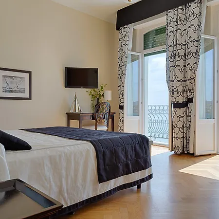 ホテル Lido アラッシオ